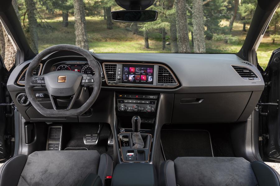 Торпедо Seat Leon Cupra R ST (5F) 2018 года  (WW) (фото 18 из 40)